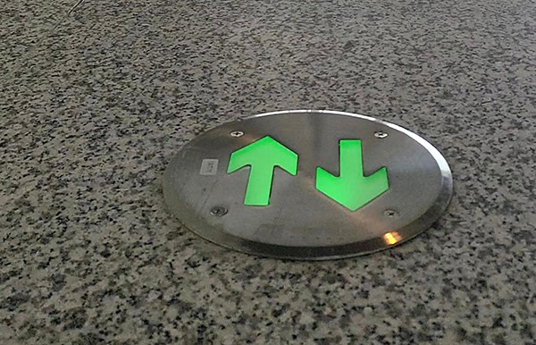 智能疏散系統(tǒng)如何確保疏散指示的清晰度和可見性？